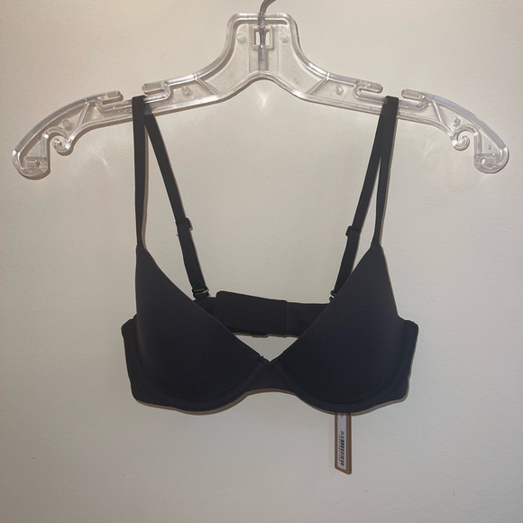 SKIMS Other - SKIMS Fits Everybody Scoop Plunge Bra - Onyx | Size 32B (NWT)